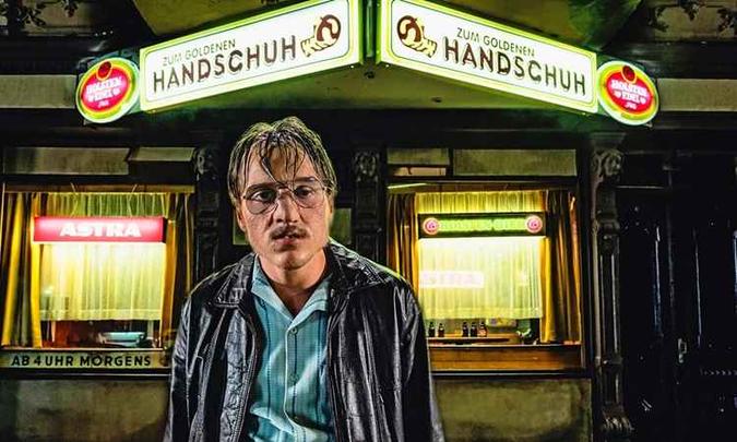 Filme do cineasta alemão Fatih Akin foi baseado em livro biográfico do assassino, escrito pelo alemão Heinz Strunk(foto: Reprodução) Filme do cineasta alemão Fatih Akin foi baseado em livro biográfico do assassino, escrito pelo alemão Heinz Strunk(foto: Reprodução)