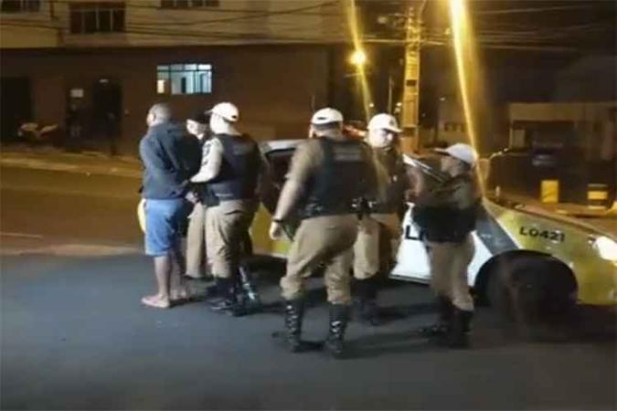 O autor do crime era amigo da família e foi preso em flagrante no local(foto: Reprodução da internet/Facebook) O autor do crime era amigo da família e foi preso em flagrante no local(foto: Reprodução da internet/Facebook)