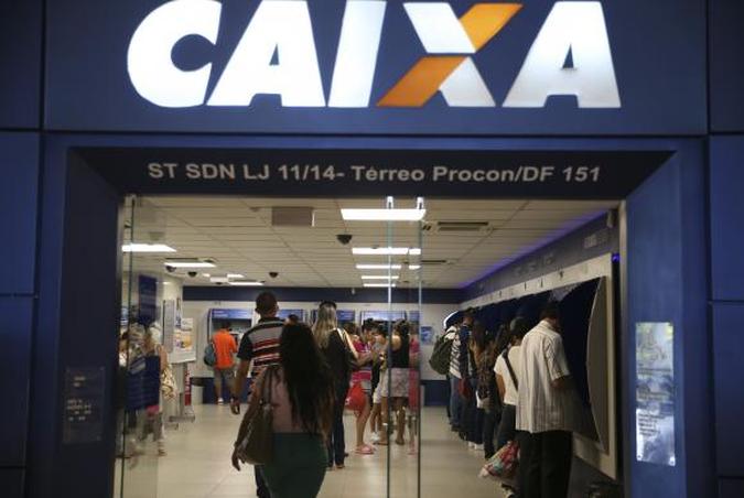 Correntistas da Caixa Econômica Federal e do Banco do Brasil com mais de 70 anos recebem hoje depósitos do Programa de Integração Social e do Programa de Formação do Patrimônio do Serviço Público(foto: José Cruz/Agência Brasil) Correntistas da Caixa Econômica Federal e do Banco do Brasil com mais de 70 anos recebem hoje depósitos do Programa de Integração Social e do Programa de Formação do Patrimônio do Serviço Público(foto: José Cruz/Agência Brasil)