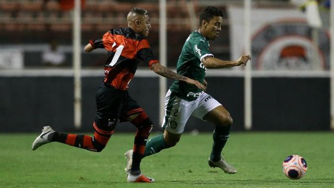 Marcos Rocha (D) aproveitou falha na saída de bola do adversário e abriu o placar no Estádio Novelli Junior(foto: Cesar Greco/Agencia Palmeiras) Marcos Rocha (D) aproveitou falha na saída de bola do adversário e abriu o placar no Estádio Novelli Junior(foto: Cesar Greco/Agencia Palmeiras)