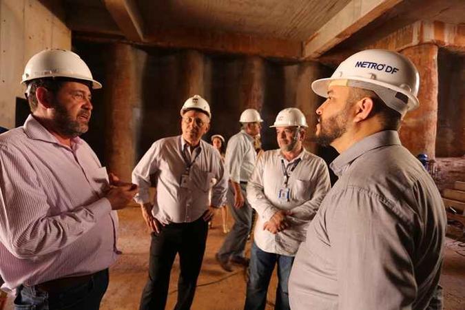 O presidente do Metrô-DF, Handerson Cabral Ribeiro, e o diretor técnico, Luiz Carlos Tanezini, visitaram as obras de conclusão das Estações 106 e 110 Sul(foto: Metrô-DF/Divulgação) O presidente do Metrô-DF, Handerson Cabral Ribeiro, e o diretor técnico, Luiz Carlos Tanezini, visitaram as obras de conclusão das Estações 106 e 110 Sul(foto: Metrô-DF/Divulgação)