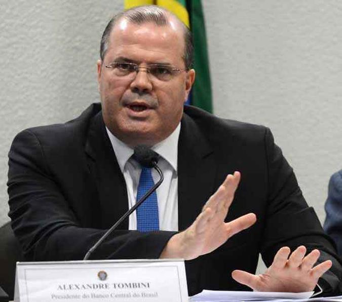 Alexandre Tombini: o desgaste do presidente do BC só não é pior que a do ministro Guido Mantega(foto: Antonio Cruz/Agência Brasil) Alexandre Tombini: o desgaste do presidente do BC só não é pior que a do ministro Guido Mantega(foto: Antonio Cruz/Agência Brasil)