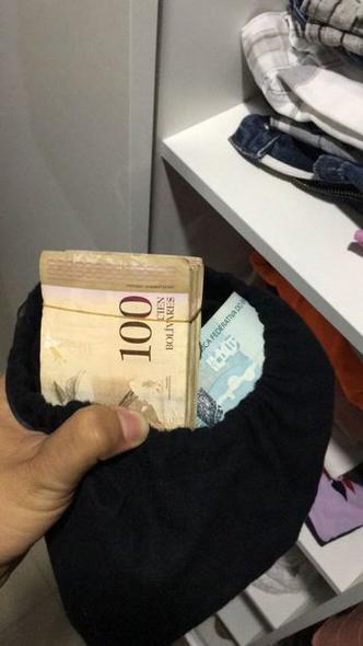 Dinheiro foi encontrado na casa de um dos suspeitos investigados na Operação Trickster, que apura fraudes no Sistema de Bilhetagem Automática (SBA) do DFTrans(foto: Reprodução/WhatsApp) Dinheiro foi encontrado na casa de um dos suspeitos investigados na Operação Trickster, que apura fraudes no Sistema de Bilhetagem Automática (SBA) do DFTrans(foto: Reprodução/WhatsApp)