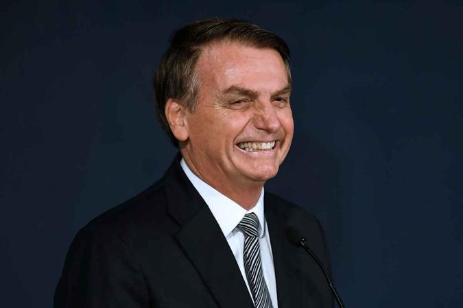 O governo vai ampliar de US$ 300 para US$ 500 o valor máximo por pessoa que cruza a fronteira(foto: Evaristo Sá/AFP) O governo vai ampliar de US$ 300 para US$ 500 o valor máximo por pessoa que cruza a fronteira(foto: Evaristo Sá/AFP)