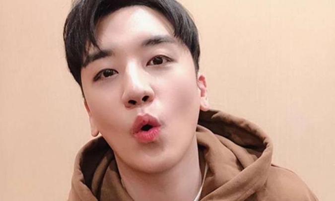 Artista fazia parte da boyband Big Bang desde 2006(foto: Instagram/Reprodução) Artista fazia parte da boyband Big Bang desde 2006(foto: Instagram/Reprodução)