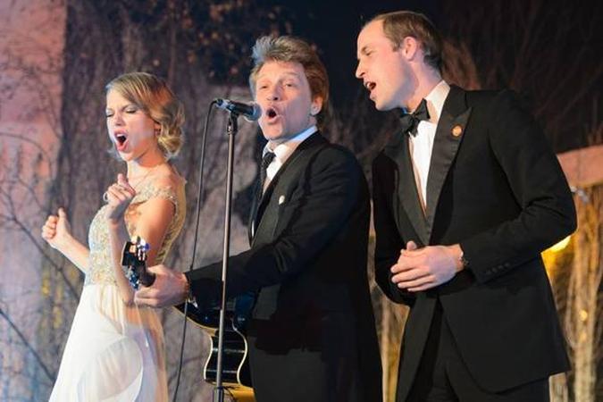 Príncipe Willian arriscou cantar no refrão ao lado da cantora Taylor Swift e Bon Jovi(foto: Dominic Lipinski/POOL/AFP Photo) Príncipe Willian arriscou cantar no refrão ao lado da cantora Taylor Swift e Bon Jovi(foto: Dominic Lipinski/POOL/AFP Photo)