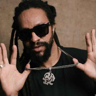 O rapper Rael é a atração principal do Na Praia, neste domingo(foto: Influenza Produções/Divulgação) O rapper Rael é a atração principal do Na Praia, neste domingo(foto: Influenza Produções/Divulgação)