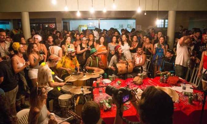 Projeto Samba Urgente faz roda de samba em versão natalina(foto: Arquivo pessoal) Projeto Samba Urgente faz roda de samba em versão natalina(foto: Arquivo pessoal)