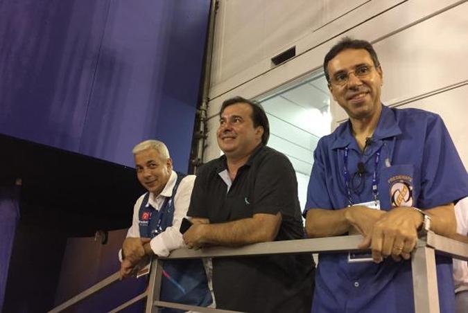O presidente da Câmara dos Deputados, Rodrigo Maia, acompanhou o segundo dia dos desfiles das escolas de samba do Rio de Janeiro(foto: Cristina Índio do Brasil/Agência Brasil) O presidente da Câmara dos Deputados, Rodrigo Maia, acompanhou o segundo dia dos desfiles das escolas de samba do Rio de Janeiro(foto: Cristina Índio do Brasil/Agência Brasil)