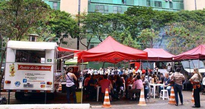 Food trucks no Ministério do Planejamento, na Esplanada dos Ministérios (foto: Oswaldo Reis/CB/D.A Press ) Food trucks no Ministério do Planejamento, na Esplanada dos Ministérios (foto: Oswaldo Reis/CB/D.A Press )