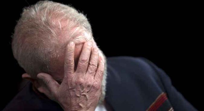 O ex-presidente foi condenado em segunda instância pelo Tribunal Regional da 4ª Região a 12 anos e um mês de prisão(foto: Mauro Pimentel/AFP) O ex-presidente foi condenado em segunda instância pelo Tribunal Regional da 4ª Região a 12 anos e um mês de prisão(foto: Mauro Pimentel/AFP)