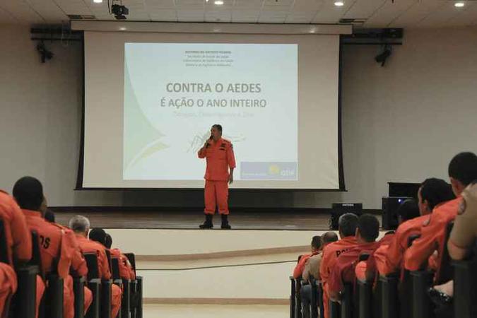Militares estão se preparando para fazerem a inspeção nas residências (foto: Geovana Albuquerque/ SESDF) Militares estão se preparando para fazerem a inspeção nas residências (foto: Geovana Albuquerque/ SESDF)
