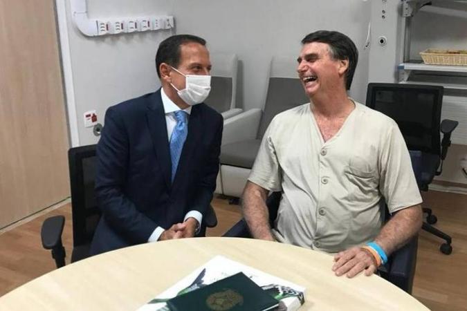 Bolsonaro recebe visita de Doria enquanto se recuperava da facada que levou durante a campanha(foto: Governo de SP/Divulgação) Bolsonaro recebe visita de Doria enquanto se recuperava da facada que levou durante a campanha(foto: Governo de SP/Divulgação)