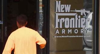 Na cidade de Las Vegas, em Nevada, um dos estados mais permissivos em matéria de venda de armas, poucos comerciantes do setor aceitaram falar sobre o tiroteio(foto: Ethan Miller/Getty Images/AFP) Na cidade de Las Vegas, em Nevada, um dos estados mais permissivos em matéria de venda de armas, poucos comerciantes do setor aceitaram falar sobre o tiroteio(foto: Ethan Miller/Getty Images/AFP)