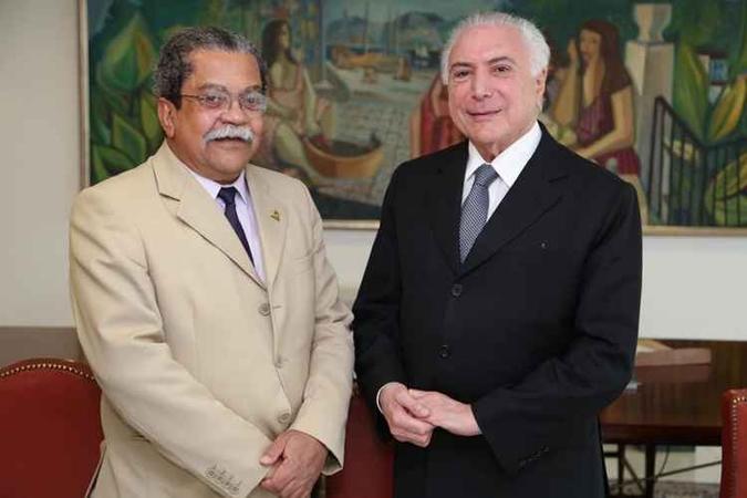 Badu, ao lado do ex-presidente Michel Temer, de quem foi assessor da Secretaria Especial de Comunicação Social da Presidência da República(foto: Facebook/ reprodução ) Badu, ao lado do ex-presidente Michel Temer, de quem foi assessor da Secretaria Especial de Comunicação Social da Presidência da República(foto: Facebook/ reprodução )