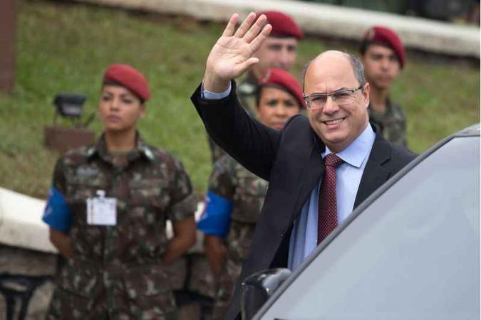 'A equipe do governador eleito seguirá trabalhando para mudar e reconstruir o Rio de Janeiro', destacou o futuro governador(foto: Fernando Souza/AFP) 'A equipe do governador eleito seguirá trabalhando para mudar e reconstruir o Rio de Janeiro', destacou o futuro governador(foto: Fernando Souza/AFP)