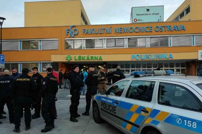 Agentes esvaziaram o hospital por questão de segurança(foto: HO / CZECH POLICE / AFP) Agentes esvaziaram o hospital por questão de segurança(foto: HO / CZECH POLICE / AFP)