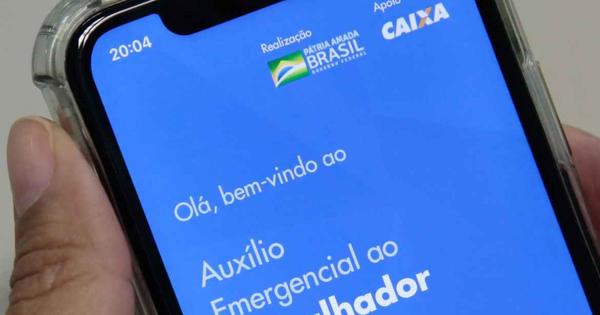 Aux&iacute;lio emergencial pode ganhar mais duas parcelas de R$ 300