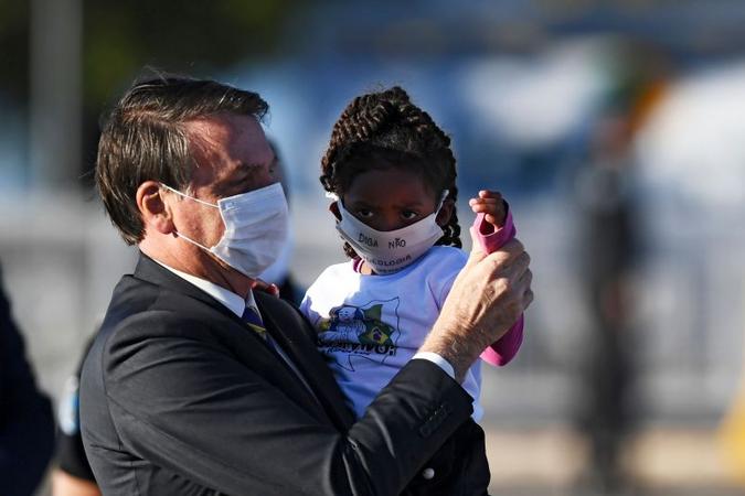 De olho nos votos de 2022, Bolsonaro tenta construir imagem de solidariedade à população mais carente(foto: AFP / EVARISTO SA ) De olho nos votos de 2022, Bolsonaro tenta construir imagem de solidariedade à população mais carente(foto: AFP / EVARISTO SA )