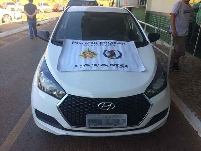 O segundo carro apreendido pela PM teria sido usado em um furto a residência nesta terça-feira, no Núcleo Bandeirante(foto: Divulgação/PMDF) O segundo carro apreendido pela PM teria sido usado em um furto a residência nesta terça-feira, no Núcleo Bandeirante(foto: Divulgação/PMDF)