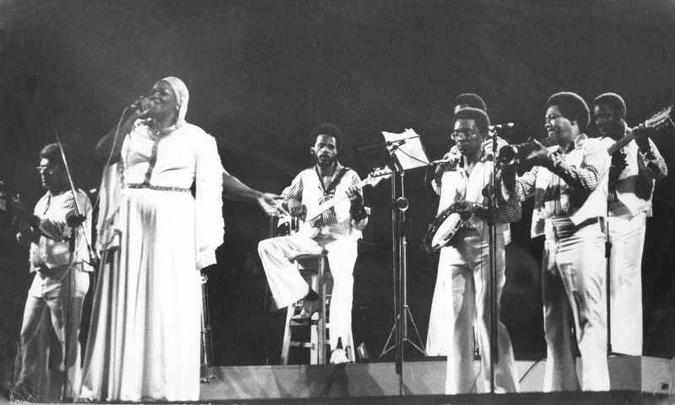 Dona Ivone canta no Projeto Pixinguinha(foto: Marcos de Oliveira/CB/D.A Press - 22/5/78) Dona Ivone canta no Projeto Pixinguinha(foto: Marcos de Oliveira/CB/D.A Press - 22/5/78)
