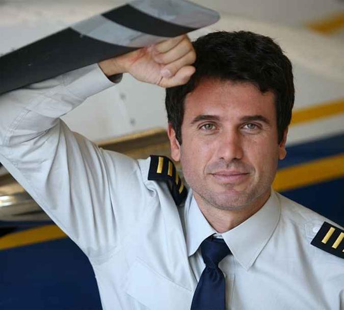 Um acidente de avião fez o piloto Pedro não conseguir andar(foto: Reprodução/Internet ) Um acidente de avião fez o piloto Pedro não conseguir andar(foto: Reprodução/Internet )