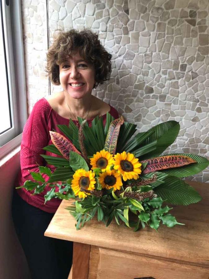Amor às flores virou um hobby para Lilian, que já fez cursos: %u201CAprendi a educar o olhar para criar arranjos%u201D(foto: Arquivo Pessoal) Amor às flores virou um hobby para Lilian, que já fez cursos: %u201CAprendi a educar o olhar para criar arranjos%u201D(foto: Arquivo Pessoal)