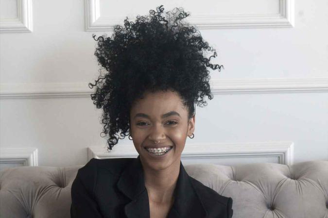 Prático e despojado, o coque abacaxi é uma ótima opção para quando há pouco tempo para se arrumar para o date. Penteado por Magno Pereira e Gabriela Almeida do salão Willys Pinheiro Hair Design(foto: Marcela Freitas/Esp. CB/D.A Press) Prático e despojado, o coque abacaxi é uma ótima opção para quando há pouco tempo para se arrumar para o date. Penteado por Magno Pereira e Gabriela Almeida do salão Willys Pinheiro Hair Design(foto: Marcela Freitas/Esp. CB/D.A Press)