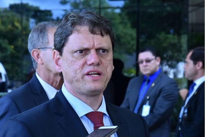 Manter aéreas operando, segundo Tarcísio, garante distribuição de remédio, insumo e equipamento hospitalar(foto: Governo de Transição/Divulgação) Manter aéreas operando, segundo Tarcísio, garante distribuição de remédio, insumo e equipamento hospitalar(foto: Governo de Transição/Divulgação)
