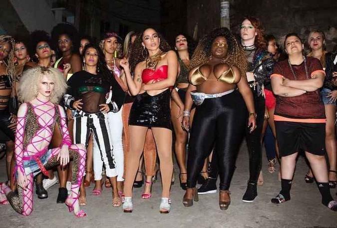 Anitta reúne time de influenciadores e modelos para o elenco do clipe 'Vai malandra'(foto: Warner Music/Divulgação) Anitta reúne time de influenciadores e modelos para o elenco do clipe 'Vai malandra'(foto: Warner Music/Divulgação)