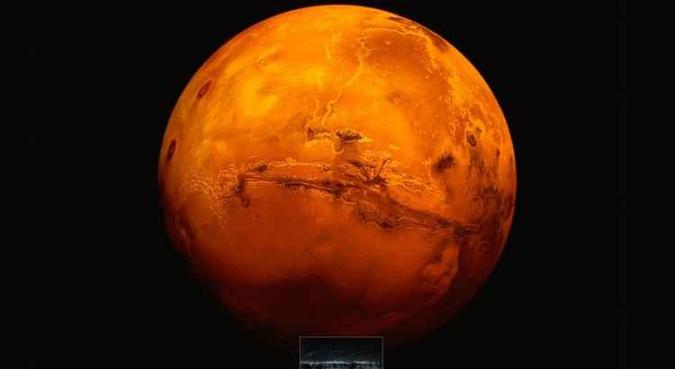 O lago detectado sob o gelo polar de Marte tem cerca de 20 quilômetros de diâmetro(foto: Instituto Nacional de Astrofísica da Itália (INAF)/Revista Science) O lago detectado sob o gelo polar de Marte tem cerca de 20 quilômetros de diâmetro(foto: Instituto Nacional de Astrofísica da Itália (INAF)/Revista Science)