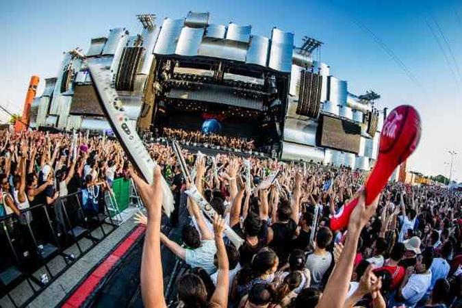Ingressos antecipados permitem que os fãs comprem antes mesmo de saber as atrações confirmadas. Novos ingressos serão disponibilizados em 2017 (foto: Rock in Rio/Divulgação ) Ingressos antecipados permitem que os fãs comprem antes mesmo de saber as atrações confirmadas. Novos ingressos serão disponibilizados em 2017 (foto: Rock in Rio/Divulgação )