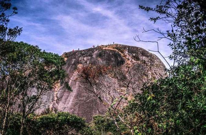 A Pedra Redonda é um dos atrativos naturais(foto: Wikipedia/Reprodução) A Pedra Redonda é um dos atrativos naturais(foto: Wikipedia/Reprodução)