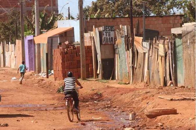 Focado nos lares mais pobres, o estudo vencedor do Nobel deste ano adota abordagem inovadora no tocante ao enfrentamento eficaz da desigualdade que se acentua em nações pobres e ricas(foto: Elio Rizzo/Esp. CB/D.A Press) Focado nos lares mais pobres, o estudo vencedor do Nobel deste ano adota abordagem inovadora no tocante ao enfrentamento eficaz da desigualdade que se acentua em nações pobres e ricas(foto: Elio Rizzo/Esp. CB/D.A Press)