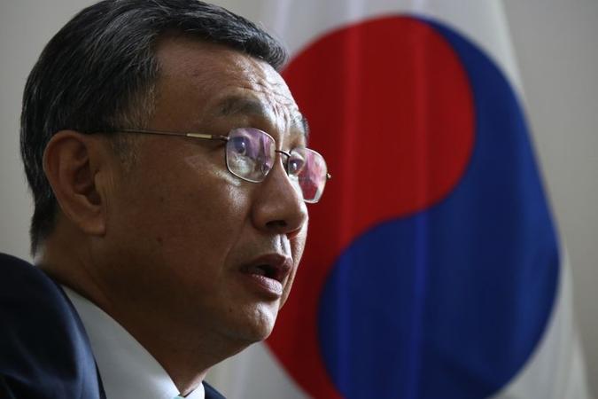 Jeong-gwan Lee admite que Coreia do Sul está disposto a ajudar economicamente a Coreia do Norte (foto: Arthur Menescal/Esp. CB/D.A Press) Jeong-gwan Lee admite que Coreia do Sul está disposto a ajudar economicamente a Coreia do Norte (foto: Arthur Menescal/Esp. CB/D.A Press)