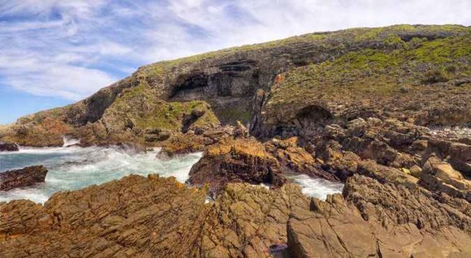 Sítio arqueológico de Klipdrift Shelter, na África do Sul: vestígios da produção tecnológica de homens que viveram entre 72 mil e 59 mil anos atrás(foto: hris Henshilwood/Divulgação) Sítio arqueológico de Klipdrift Shelter, na África do Sul: vestígios da produção tecnológica de homens que viveram entre 72 mil e 59 mil anos atrás(foto: hris Henshilwood/Divulgação)