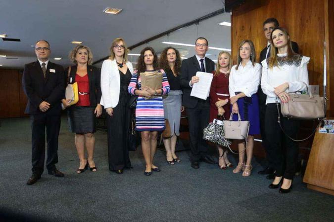Juízes e procuradores entregam 5 mil assinaturas por prisão em 2ª instância(foto: Luís Nova/CB/DA Press) Juízes e procuradores entregam 5 mil assinaturas por prisão em 2ª instância(foto: Luís Nova/CB/DA Press)
