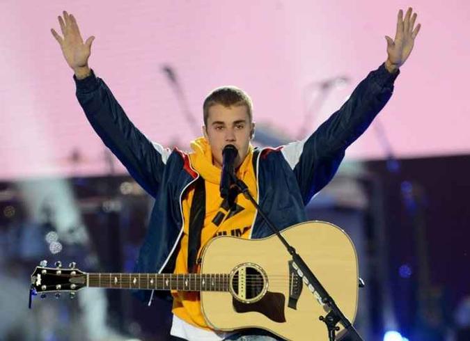 Justin Bieber tinha mais 14 shows para terminar a turnê(foto: AFP) Justin Bieber tinha mais 14 shows para terminar a turnê(foto: AFP)