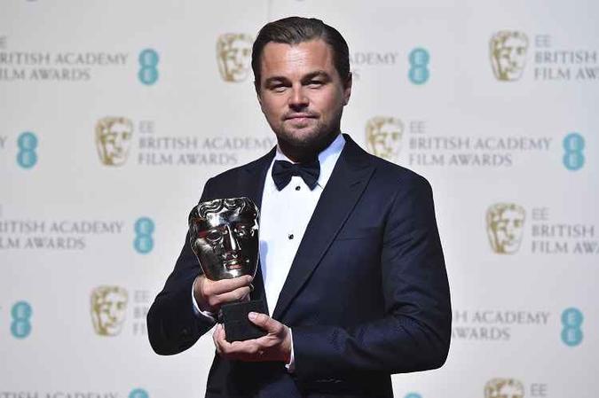 DiCaprio posa com estatueta de melhor ator da British Academy Film Awards (Bafta), por seu papel em O Regresso(foto: AFP/BEN STANSALL) DiCaprio posa com estatueta de melhor ator da British Academy Film Awards (Bafta), por seu papel em O Regresso(foto: AFP/BEN STANSALL)