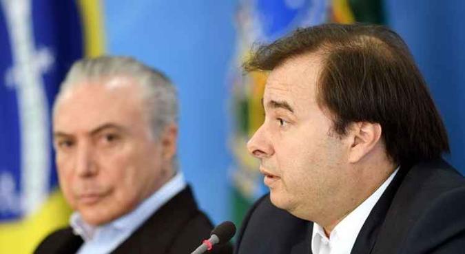 Ao oficializar a pré-candidatura, Maia se colocará como concorrente do ministro da Fazenda, Henrique Meirelles, ao posto de representante da centro-direita nas eleições deste ano(foto: Evaristo Sa/AFP) Ao oficializar a pré-candidatura, Maia se colocará como concorrente do ministro da Fazenda, Henrique Meirelles, ao posto de representante da centro-direita nas eleições deste ano(foto: Evaristo Sa/AFP)