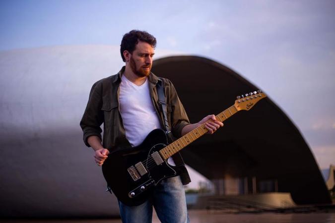 Mistura de sonoridades com rock instrumental marca o novo trabalho do guitarrista brasiliense Bruno Albuquerque(foto: Arquivo Pessoal) Mistura de sonoridades com rock instrumental marca o novo trabalho do guitarrista brasiliense Bruno Albuquerque(foto: Arquivo Pessoal)