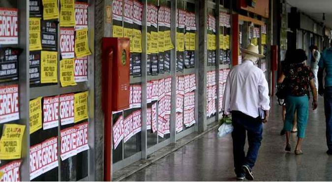 Os bancários exigem reajuste de 14,62%, sendo 9,62% a título de reposição da inflação e 5% de aumento real(foto: Breno Fortes/CB/D.A Press - 8/9/16) Os bancários exigem reajuste de 14,62%, sendo 9,62% a título de reposição da inflação e 5% de aumento real(foto: Breno Fortes/CB/D.A Press - 8/9/16)