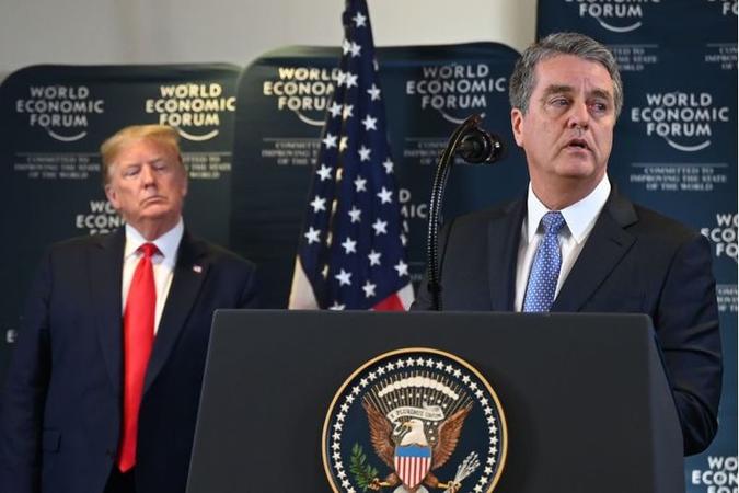 Trump observa Azevêdo, que admitiu necessidade de reformular a OMC(foto: AFP / JIM WATSON) Trump observa Azevêdo, que admitiu necessidade de reformular a OMC(foto: AFP / JIM WATSON)