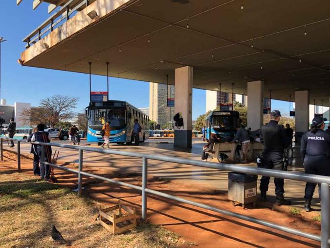 A Polícia suspeita de que uma disputa por ponto de venda motivou o crime. Ninguém foi preso.(foto: Walder Galvão/Esp. CB) A Polícia suspeita de que uma disputa por ponto de venda motivou o crime. Ninguém foi preso.(foto: Walder Galvão/Esp. CB)