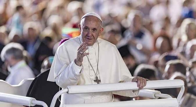 O papa Francisco aceitou recentemente a renúncia de outros três bispos chilenos(foto: Martrial Trezzini/AFP) O papa Francisco aceitou recentemente a renúncia de outros três bispos chilenos(foto: Martrial Trezzini/AFP)