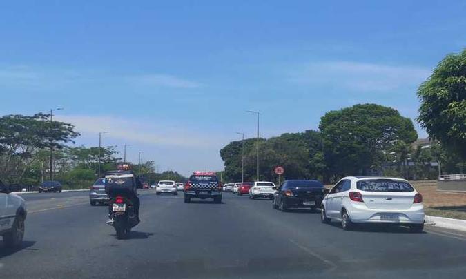 Os protetos ocorrem no Distrito Federal desde o início da semana, após dois motoristas de aplicativo serem assassinados enquanto trabalhavam.(foto: Lis Cappi/CB/ DA Press) Os protetos ocorrem no Distrito Federal desde o início da semana, após dois motoristas de aplicativo serem assassinados enquanto trabalhavam.(foto: Lis Cappi/CB/ DA Press)