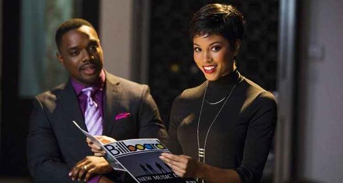 Em Toni Braxton: Unbreak my heart, a atriz Lex Scott Davis interpreta a cantora de R&B(foto: Lifetime/Divulgação) Em Toni Braxton: Unbreak my heart, a atriz Lex Scott Davis interpreta a cantora de R&B(foto: Lifetime/Divulgação)