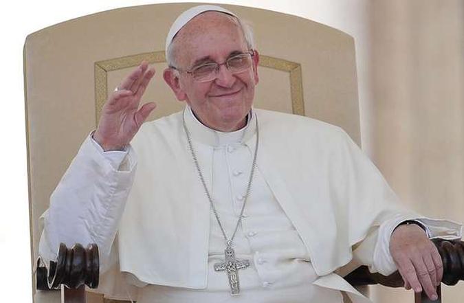 Formado nos jesuítas, Francisco é um papa austero e enérgico, que começa o dia às 5h, com duas horas de orações e meditação(foto: Tiziana Fabi/AFP) Formado nos jesuítas, Francisco é um papa austero e enérgico, que começa o dia às 5h, com duas horas de orações e meditação(foto: Tiziana Fabi/AFP)