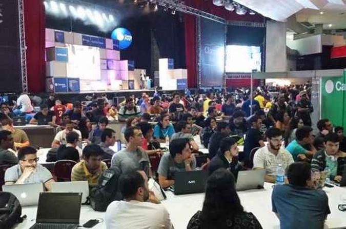 Área de startups da Campus Party Recife integra a programação pública do evento, que também tem palestras gratuitas (foto: Sumaia Villela/Agência Brasil ) Área de startups da Campus Party Recife integra a programação pública do evento, que também tem palestras gratuitas (foto: Sumaia Villela/Agência Brasil )