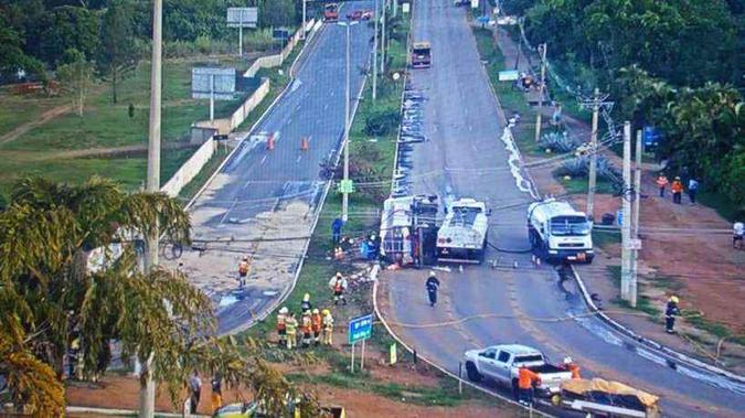 O trânsito ficou congestionado após tombamento do veículo(foto: DER/Divukgação) O trânsito ficou congestionado após tombamento do veículo(foto: DER/Divukgação)